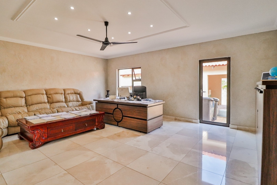 5 Bedroom Property for Sale in Mooikloof Heights Gauteng