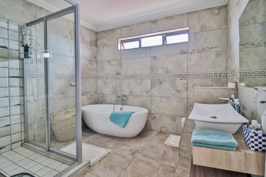 5 Bedroom Property for Sale in Mooikloof Heights Gauteng