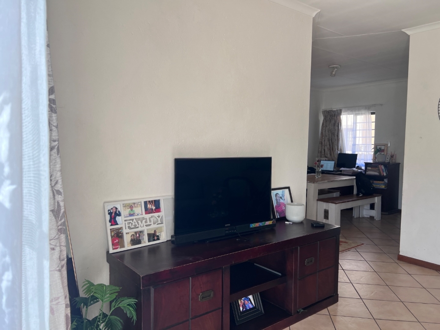 2 Bedroom Property for Sale in Halfway Gardens Gauteng