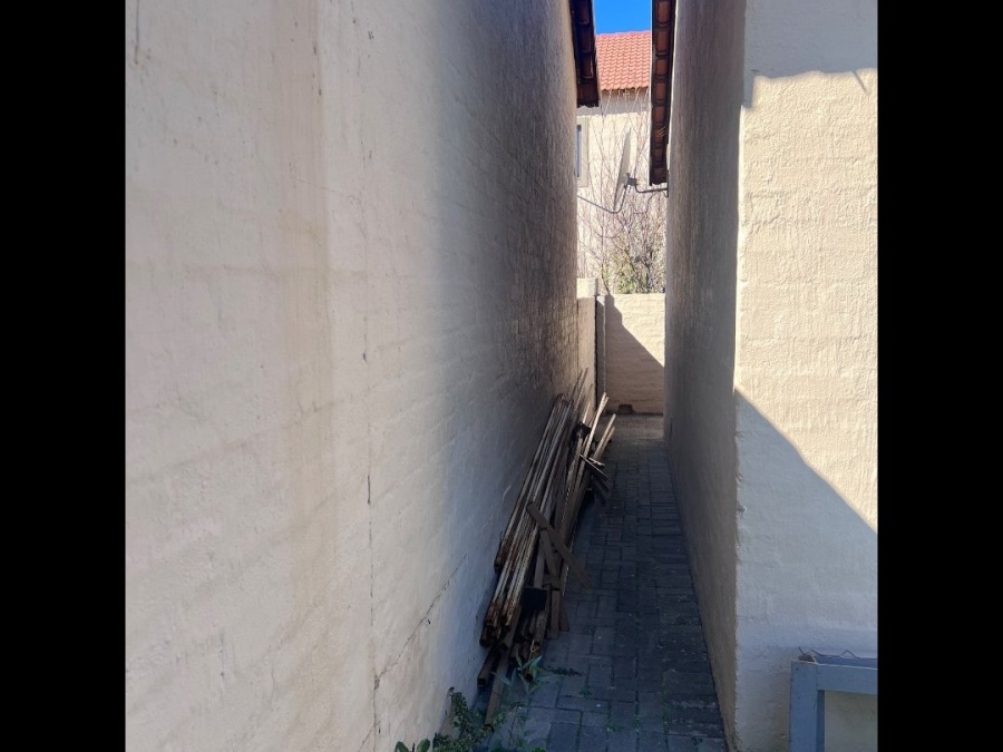 2 Bedroom Property for Sale in Halfway Gardens Gauteng