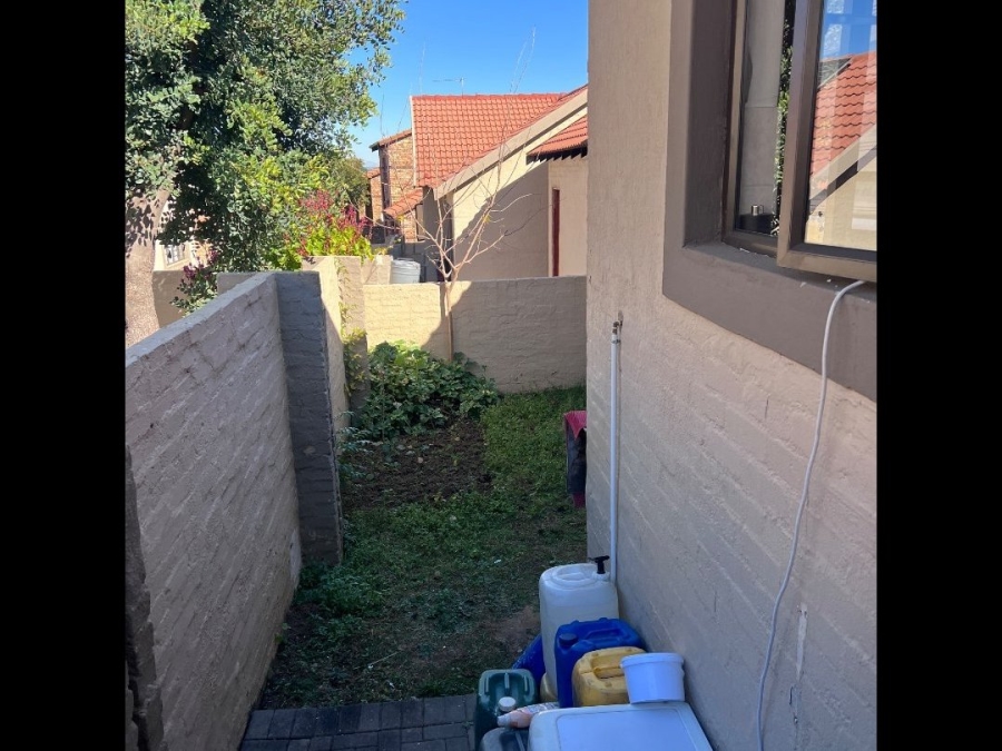 2 Bedroom Property for Sale in Halfway Gardens Gauteng
