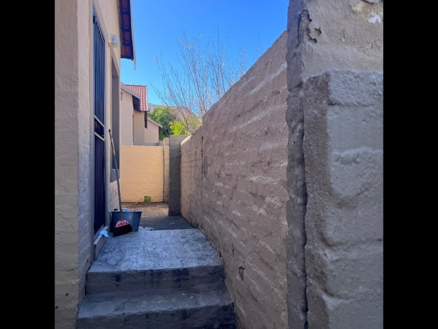 2 Bedroom Property for Sale in Halfway Gardens Gauteng