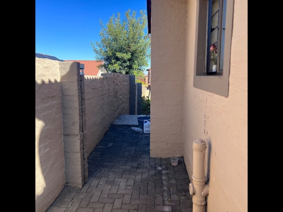 2 Bedroom Property for Sale in Halfway Gardens Gauteng
