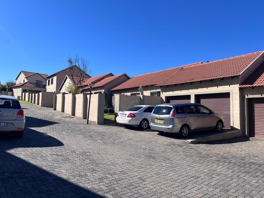 2 Bedroom Property for Sale in Halfway Gardens Gauteng