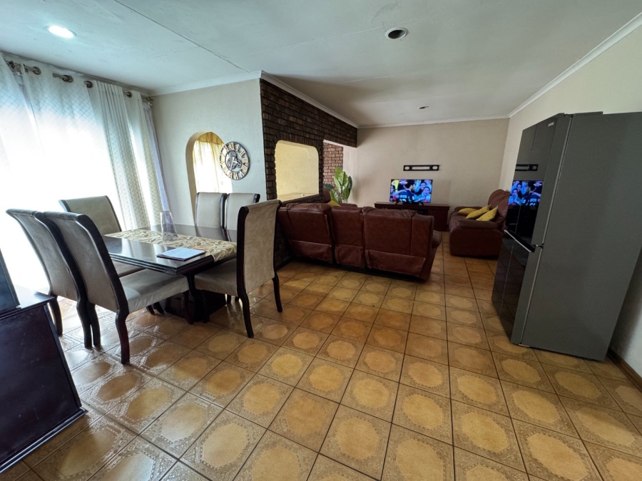 3 Bedroom Property for Sale in Birchleigh Gauteng