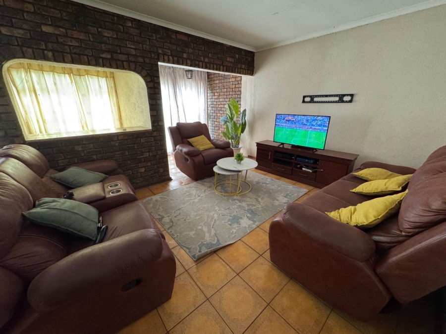 3 Bedroom Property for Sale in Birchleigh Gauteng