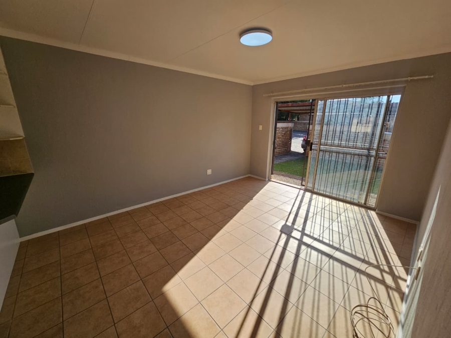 To Let 3 Bedroom Property for Rent in Heuwelsig Estate Gauteng