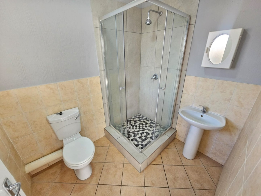 To Let 3 Bedroom Property for Rent in Heuwelsig Estate Gauteng