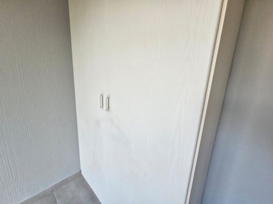 To Let 3 Bedroom Property for Rent in Heuwelsig Estate Gauteng