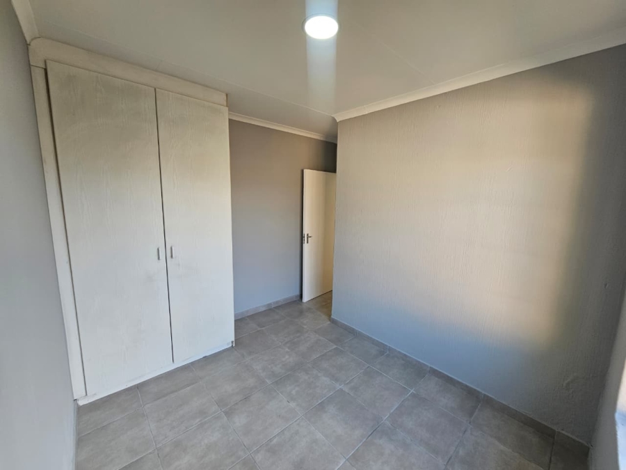 To Let 3 Bedroom Property for Rent in Heuwelsig Estate Gauteng