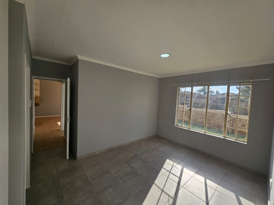 To Let 3 Bedroom Property for Rent in Heuwelsig Estate Gauteng