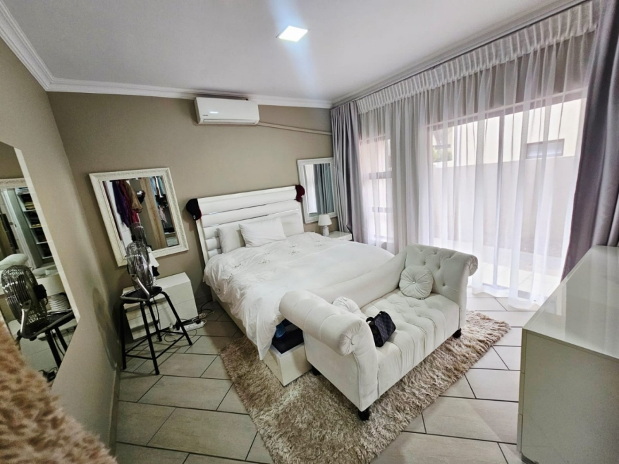 4 Bedroom Property for Sale in Monavoni Gauteng