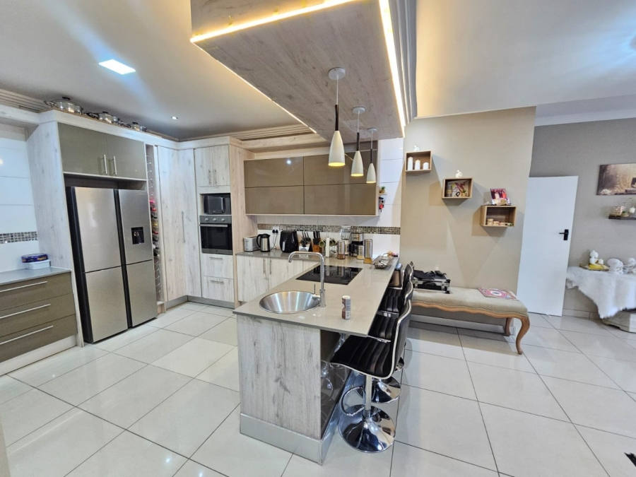 4 Bedroom Property for Sale in Monavoni Gauteng