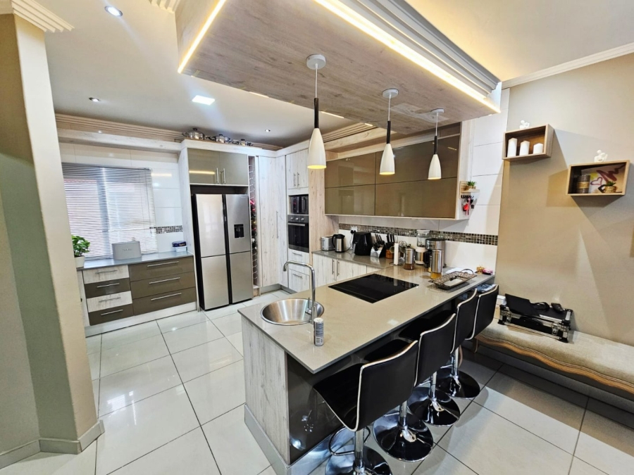 4 Bedroom Property for Sale in Monavoni Gauteng