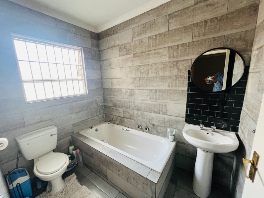 3 Bedroom Property for Sale in Buccleuch Gauteng