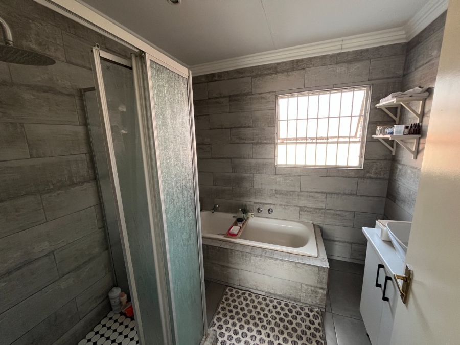 3 Bedroom Property for Sale in Buccleuch Gauteng