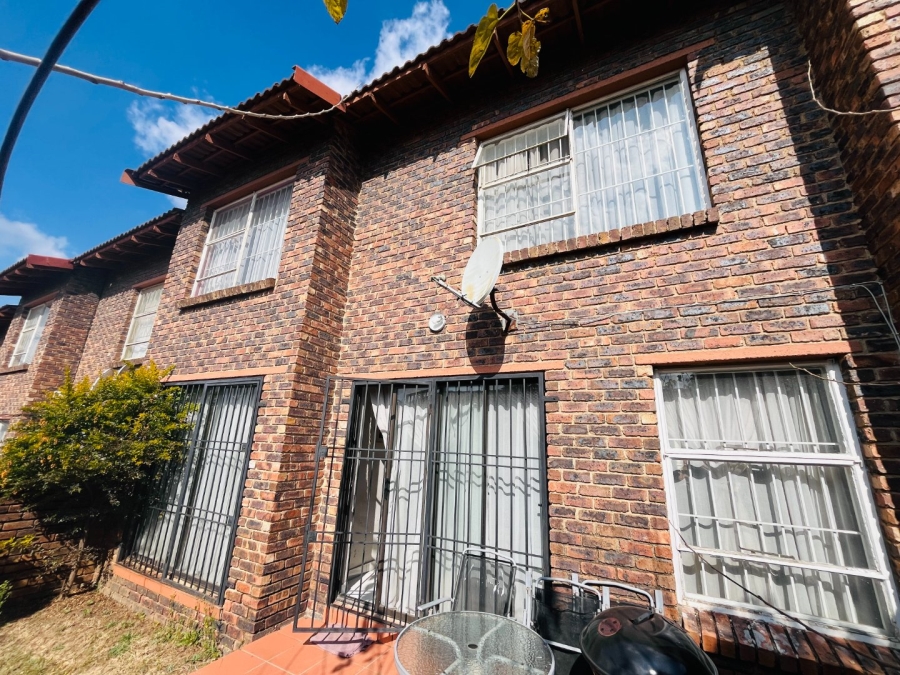 3 Bedroom Property for Sale in Buccleuch Gauteng