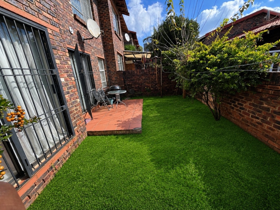 3 Bedroom Property for Sale in Buccleuch Gauteng