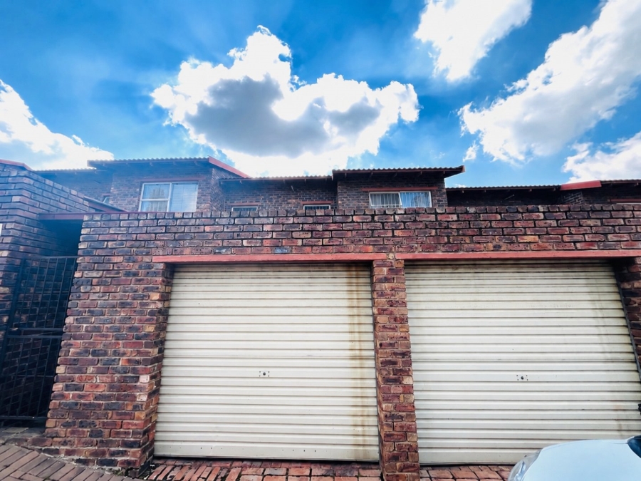 3 Bedroom Property for Sale in Buccleuch Gauteng