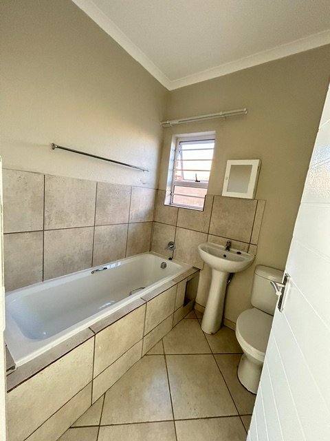 To Let 3 Bedroom Property for Rent in Olievenhoutbosch Gauteng