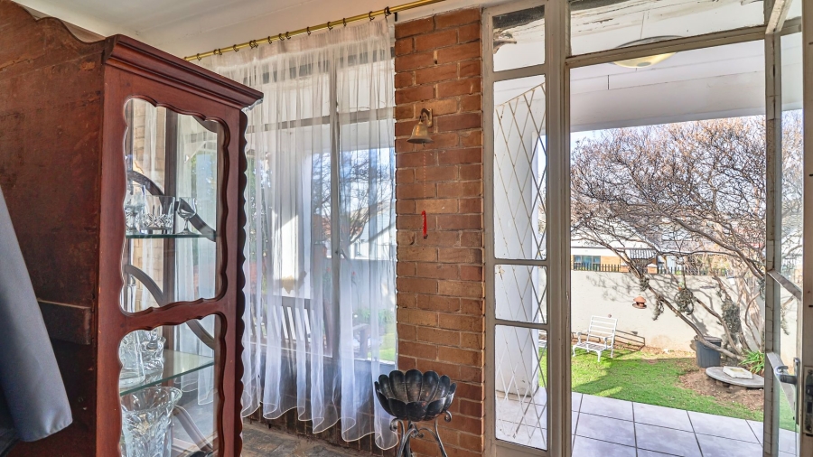 3 Bedroom Property for Sale in Linmeyer Gauteng