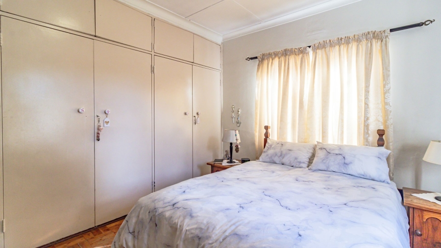 3 Bedroom Property for Sale in Linmeyer Gauteng