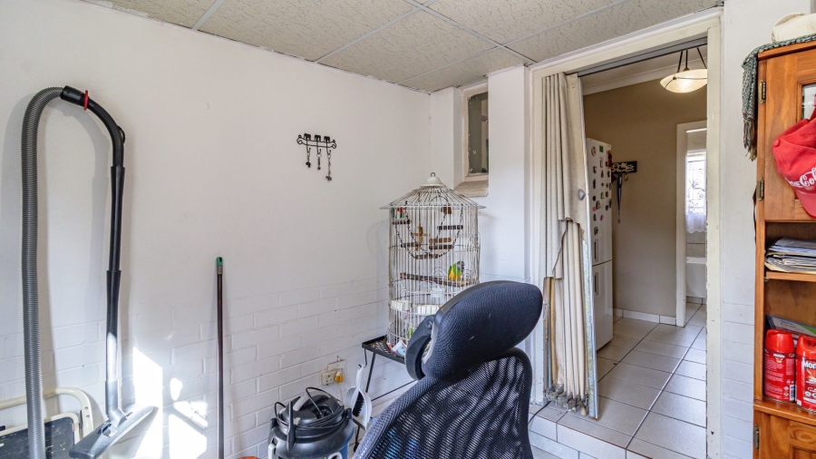 3 Bedroom Property for Sale in Linmeyer Gauteng
