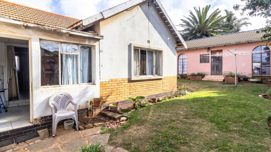 3 Bedroom Property for Sale in Linmeyer Gauteng