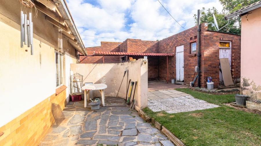3 Bedroom Property for Sale in Linmeyer Gauteng