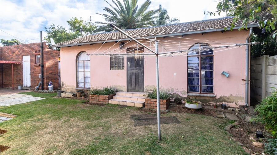 3 Bedroom Property for Sale in Linmeyer Gauteng