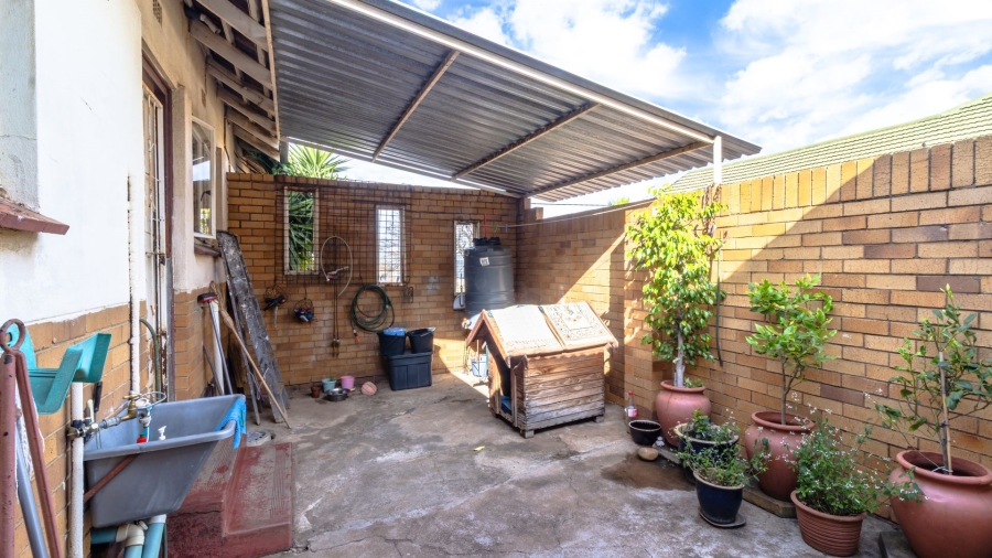 3 Bedroom Property for Sale in Linmeyer Gauteng