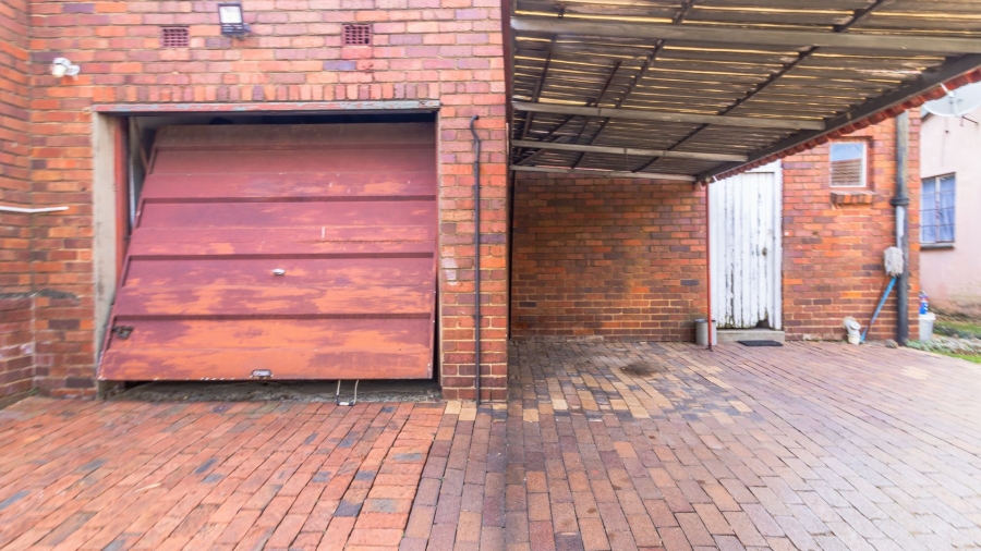 3 Bedroom Property for Sale in Linmeyer Gauteng