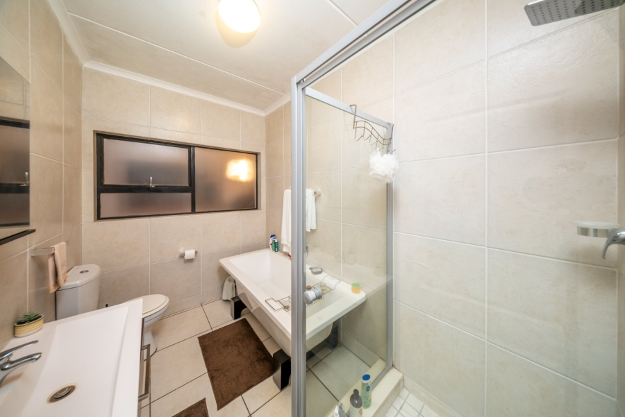 2 Bedroom Property for Sale in Greenstone Hill Gauteng
