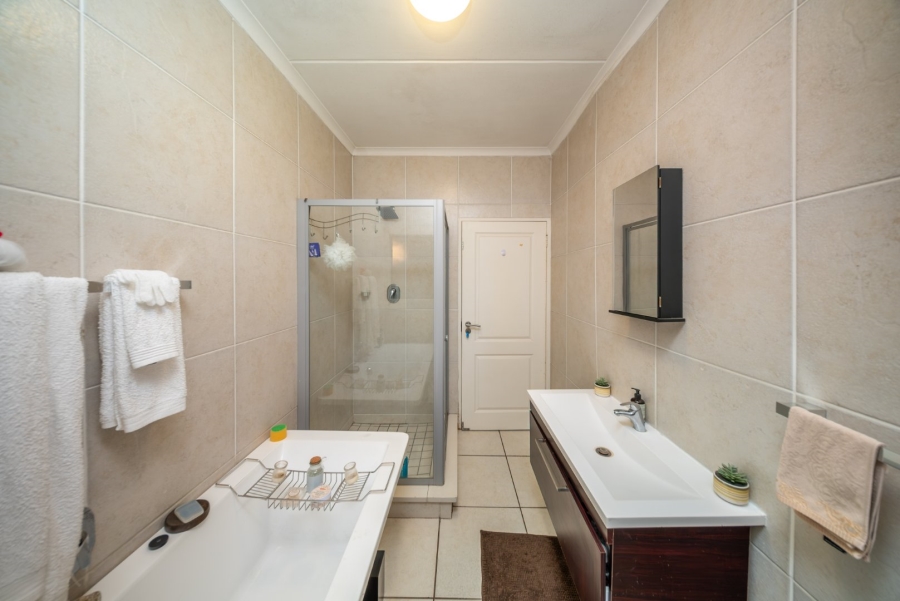 2 Bedroom Property for Sale in Greenstone Hill Gauteng