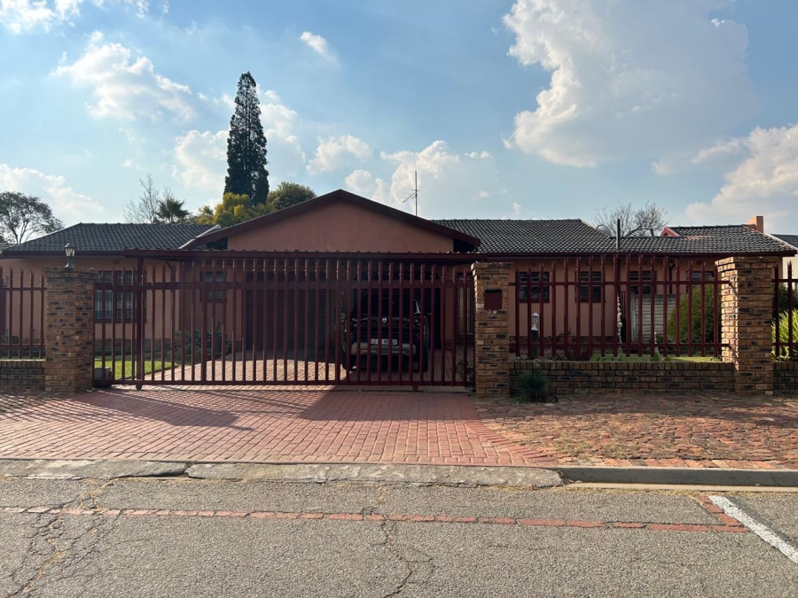 4 Bedroom Property for Sale in Sunward Park Gauteng