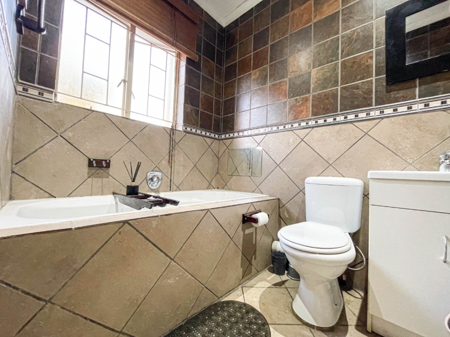 3 Bedroom Property for Sale in Noordwyk Gauteng