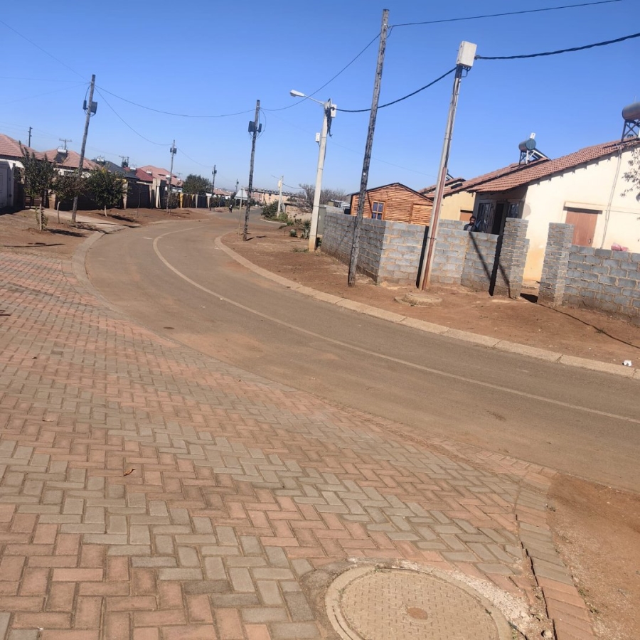 2 Bedroom Property for Sale in Lufhereng Gauteng