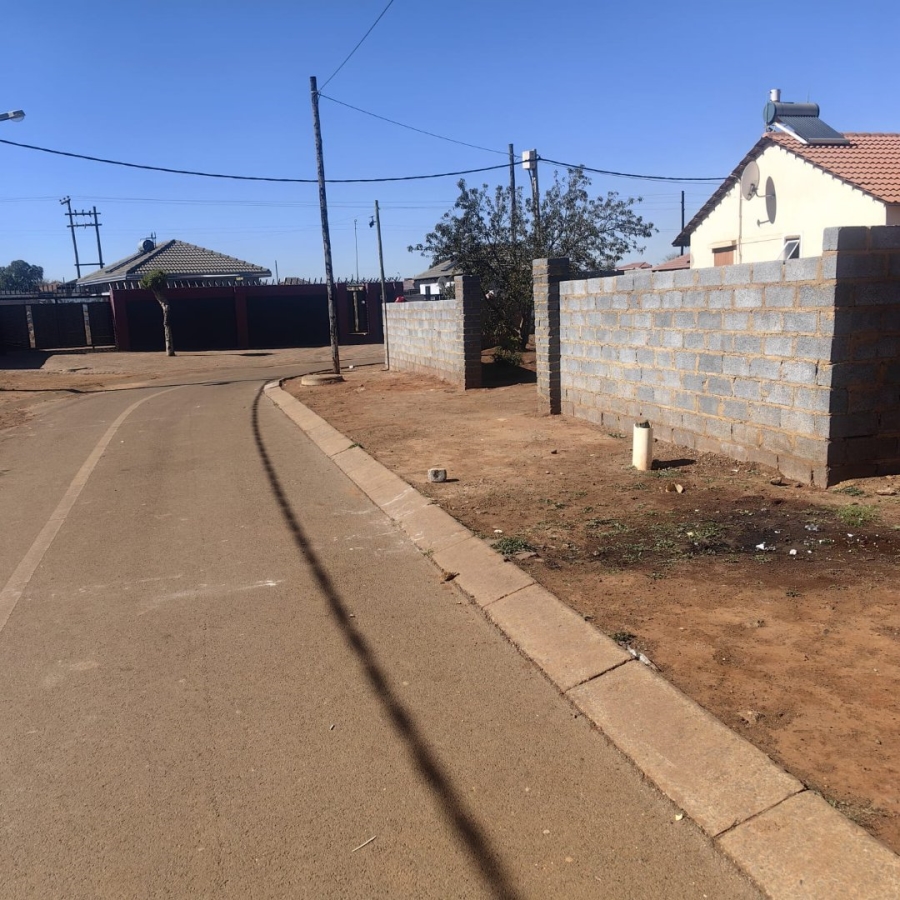 2 Bedroom Property for Sale in Lufhereng Gauteng