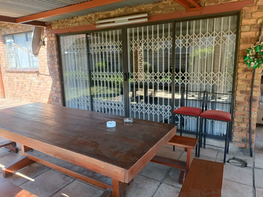 3 Bedroom Property for Sale in Vorna Valley Gauteng
