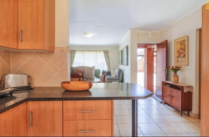 2 Bedroom Property for Sale in Eldoraigne Gauteng
