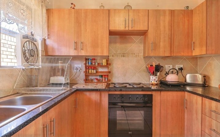 2 Bedroom Property for Sale in Eldoraigne Gauteng