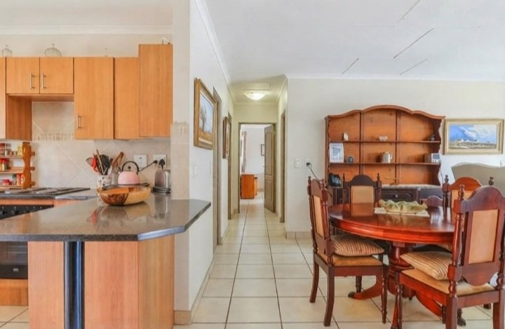 2 Bedroom Property for Sale in Eldoraigne Gauteng