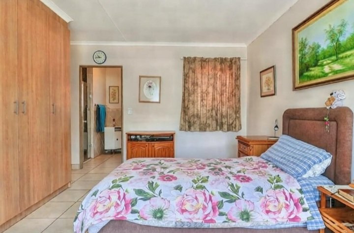 2 Bedroom Property for Sale in Eldoraigne Gauteng