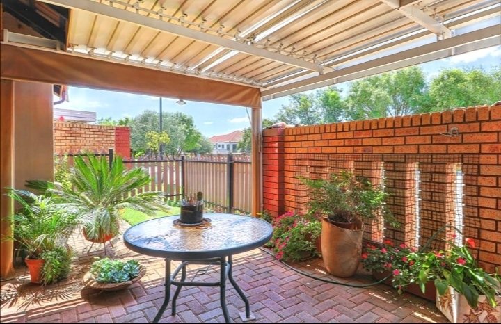 2 Bedroom Property for Sale in Eldoraigne Gauteng