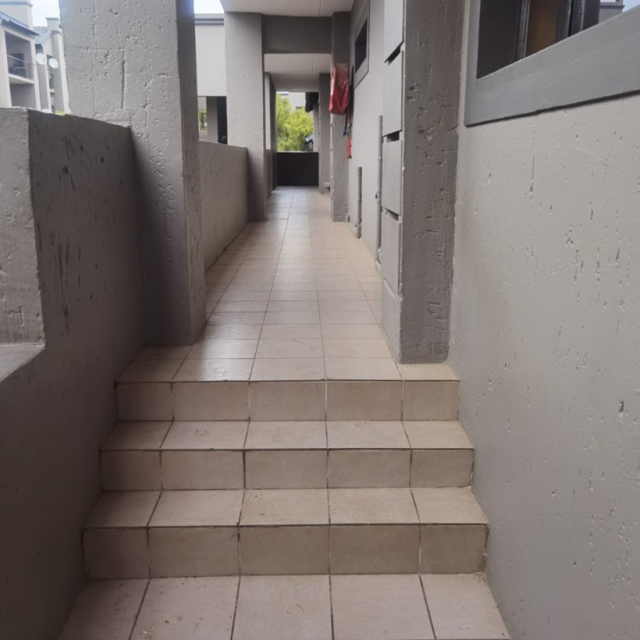 2 Bedroom Property for Sale in Noordwyk Gauteng