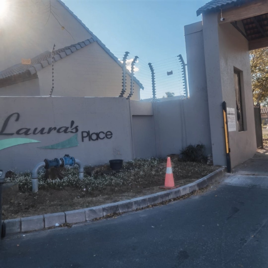 2 Bedroom Property for Sale in Noordwyk Gauteng