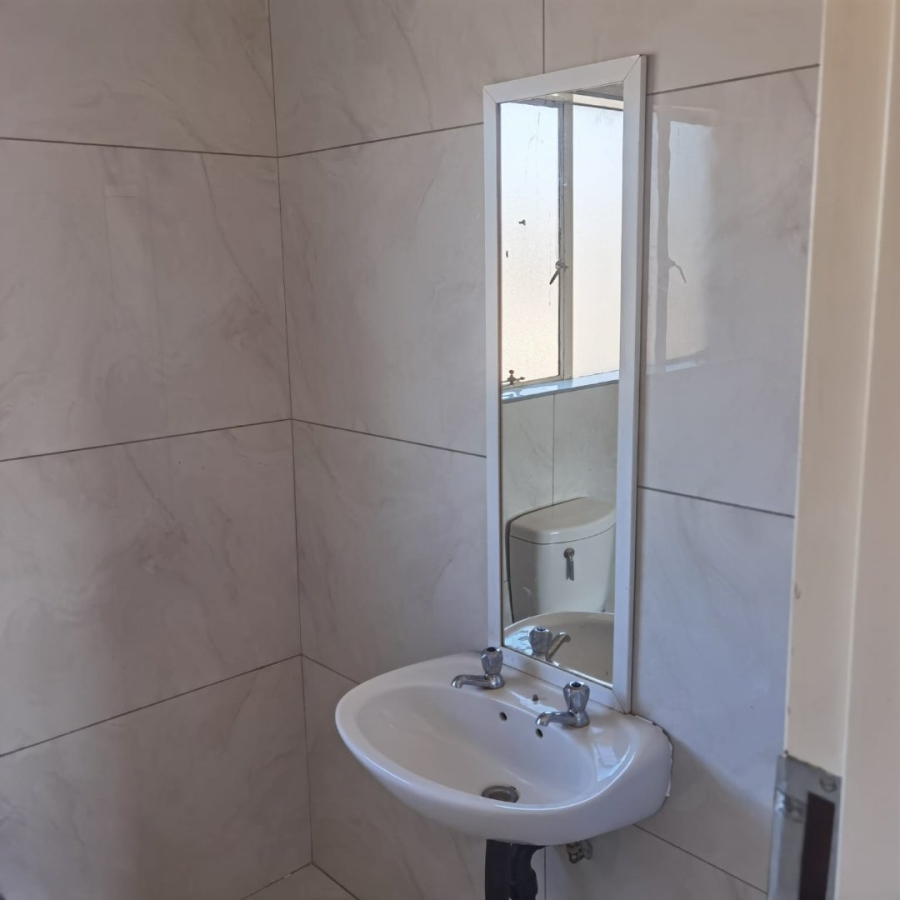 2 Bedroom Property for Sale in Noordwyk Gauteng