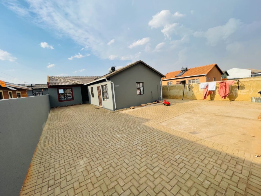 2 Bedroom Property for Sale in Protea Glen Gauteng