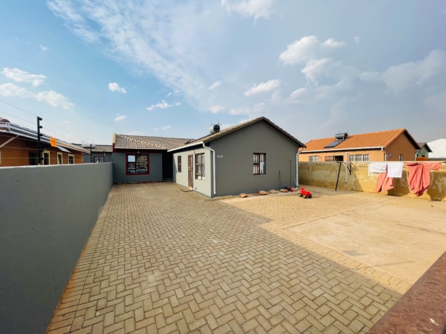 2 Bedroom Property for Sale in Protea Glen Gauteng
