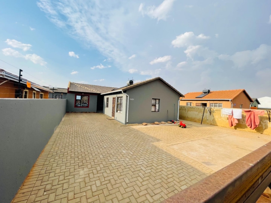 2 Bedroom Property for Sale in Protea Glen Gauteng